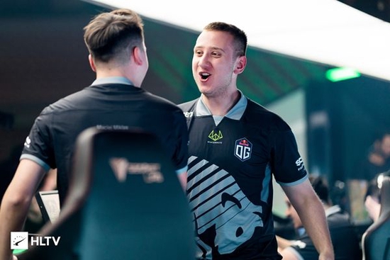 体验全新5v5 FPS MOBA游戏Starvault VR封测